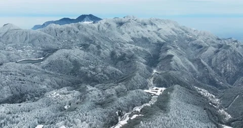 Winter snow scene in Mountain Lu National Park Scenic Area Video stock 260108351