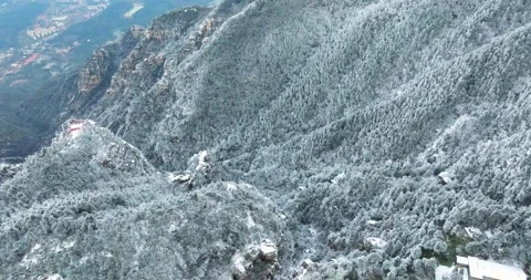 Winter snow scene in Mountain Lu National Park Scenic Area Video stock 260108419