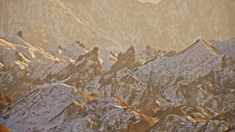 Winter Snowy Danxia Mountains Warm Evening B Roll Stockbeeldmateriaal 325858453