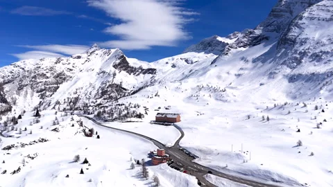 Winter snowy drone view over Simplon mountain pass and Monte Leone Hotel 库存影片 348701705