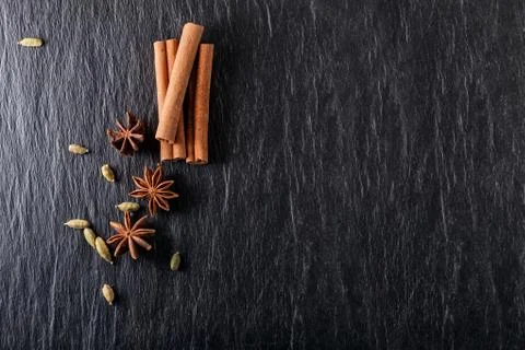 Winter spices on a stone surface Foto stock
