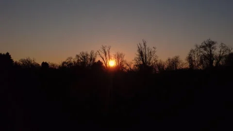 Winter Sunset Aerial View Over Bare Trees in an Orange Sunset Stockbeeldmateriaal 315507662