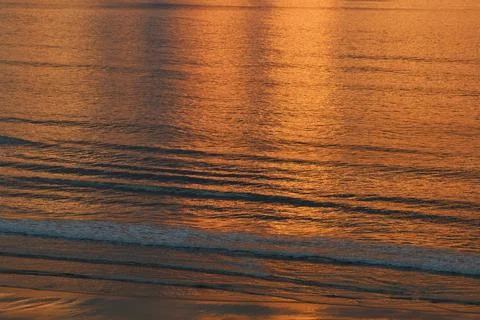 Winter sunset light reflected on Atlantic Ocean Foto stock