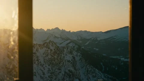 Winter Sunset Mountain Peaks Viewed from Inside a Cozy Wooden Cabin Home Vidéo 331170377