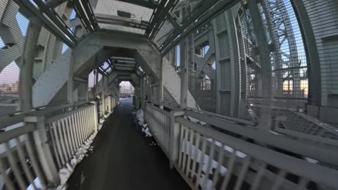 Winter Sunset POV on NYC Bridge Path With River and Traffic Vídeos de archivo 331534007