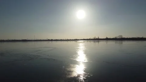 Winter Sunshine Lake 動画素材 168909036