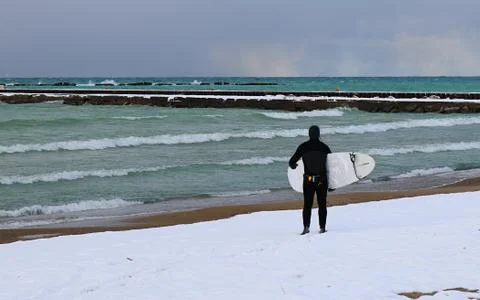 Winter surfer ready to get into the wavy November water Fotos de archivo