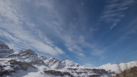 Winter time lapse of snowy mountains of Himalayas Vidéo 121965461