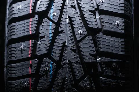 Winter tire protector. Spot light falls from the top Foto stock