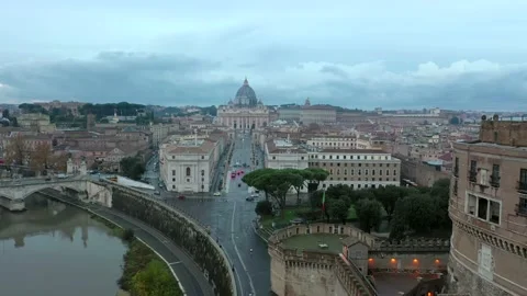 Winter view of Castel Sant'Angelo and San Pietro in the Vatican Vídeos de archivo 144342704