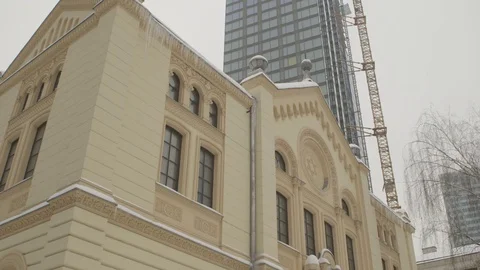 Winter View of Nożyk Synagogue in Warsaw, Poland Stockbeeldmateriaal 73490388