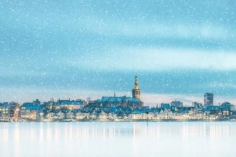 Winter view with snowfall and ice of the Dutch city of Nijmegen in Gelderland Stock Photos