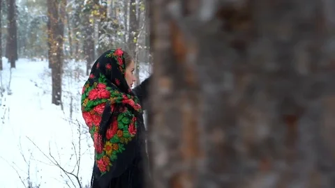 A winter walk. 動画素材 84971024