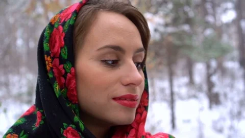 A winter walk. 動画素材 84971281