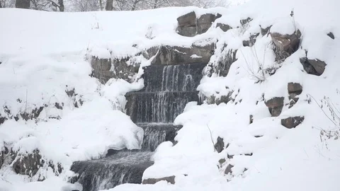 Winter waterfall 動画素材 102321522