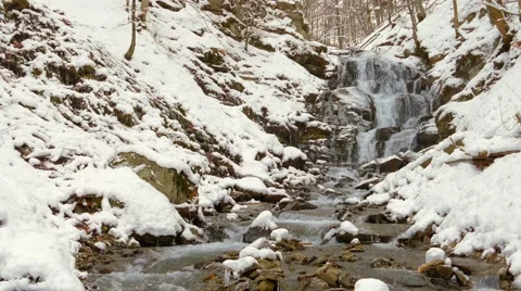 Winter waterfalls in the mountains Video stock 59443423