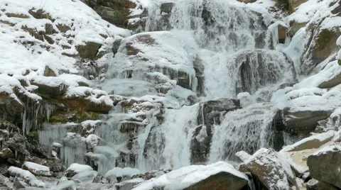 Winter waterfalls in the mountains Video stock 60222317