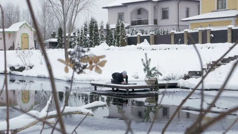 Winter yoga session. Man in black Video stock 83915927