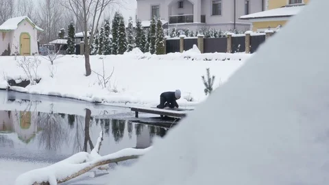 Winter yoga session. Man in black Video stock 83916018