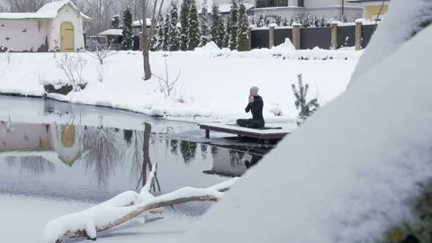 Winter yoga session. Man in black Video stock 83916045
