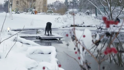 Winter yoga session. Man in black Video stock 83916171