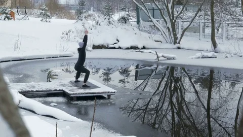 Winter yoga session. Man in black Video stock 83916260