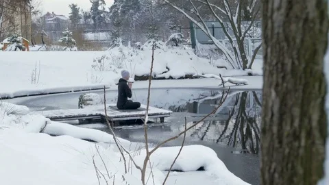 Winter yoga session. Man in black Video stock 83916301