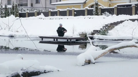 Winter yoga session. Man in black Video stock 83916966