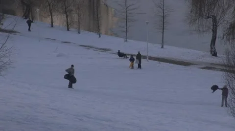 Winter.Kids winter sledding hill. Stock-Footage 22425598