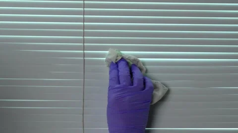 To wipe the blinds Stock Footage 314394440