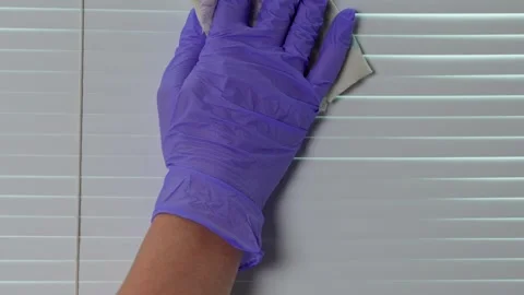 To wipe the blinds Stock Footage 314394483