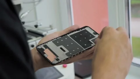 Wipe the case from the phone in the service Stock Footage 139423155