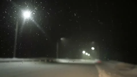 The wipers erase drops on the windshield Video stock 167148073