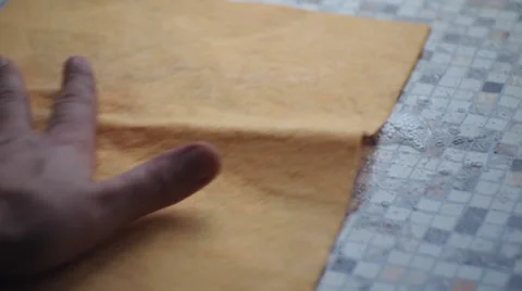 Wipes the table Vídeo Stock 34839174