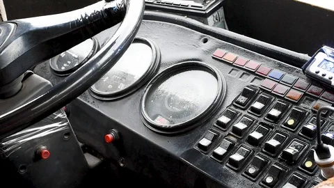 Wiping the dashboard in an old bus with a rag for cleanliness Video stock 108012313