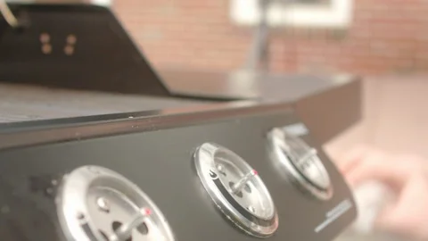 Wiping Front of Grill with Knobs Off SLIDE LEFT 動画素材 107016302