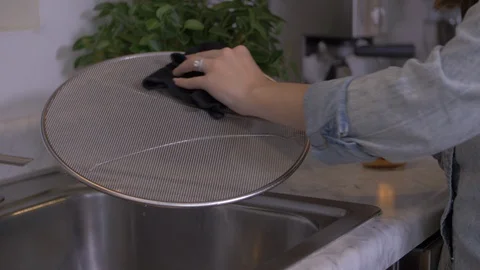 Wiping Splatter Guard Видео 97785490