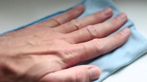 Wiping a table with a microfiber rag Vídeo Stock 71071239