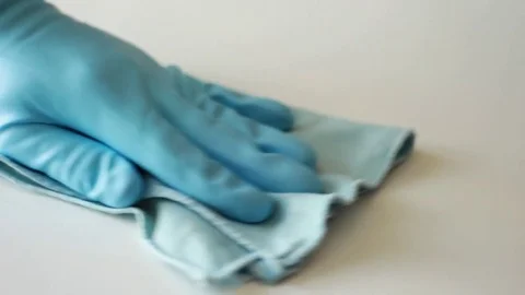Wiping white surface with microfibre duster 動画素材 77185016