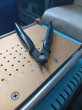 Wire Cutter Pliers on Workbench Surface Foto stock