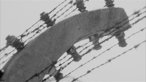 Wire fence Auschwitz Vídeo Stock 47035768