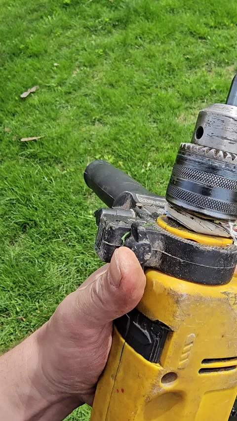 The wire got wrapped and damaged around the chuck of an old hand-held electric 動画素材 273134878