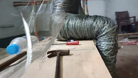 Wire Sculpture - Wire Art Workshop 動画素材 211875738