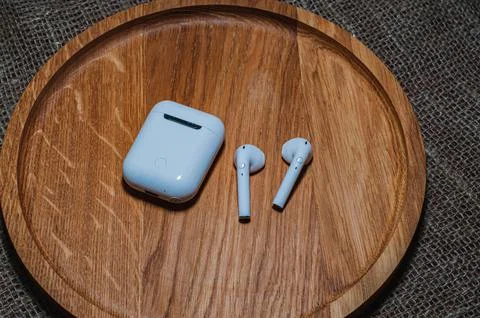 Wireless bluetooth earphone or earbud or headphone, Foto stock