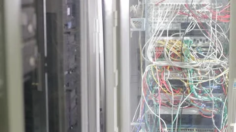 Wires in server room. Video stock 8995014