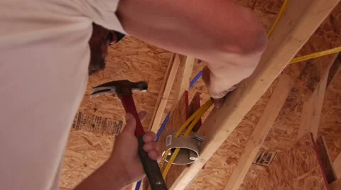 Wiring up a light fixture 動画素材 40964834