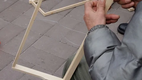 Wiring through the frames in beekeeping Video stock 89886894