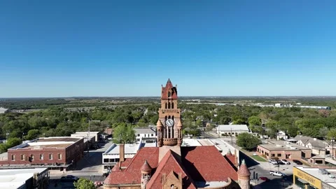 Wise County Courthouse in Decatur Texas back away shot facing north Stock Footage 255476750