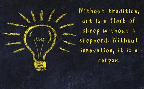 Wise quotation and a chalk drawing of a bulb on black chalkboard 库存照片