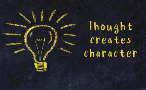 Wise quotation and a chalk drawing of a bulb on black chalkboard 스톡 사진